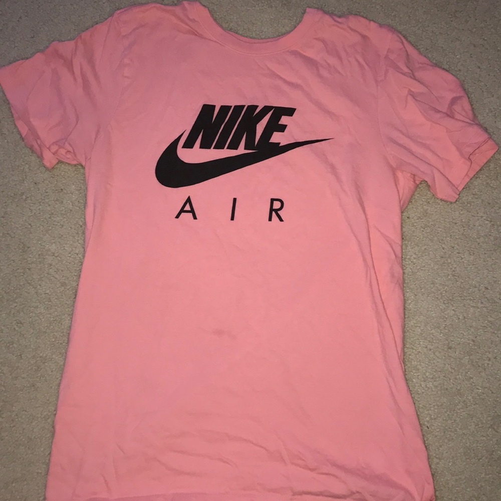 UNWORN NIKE GRAPHIC TEE